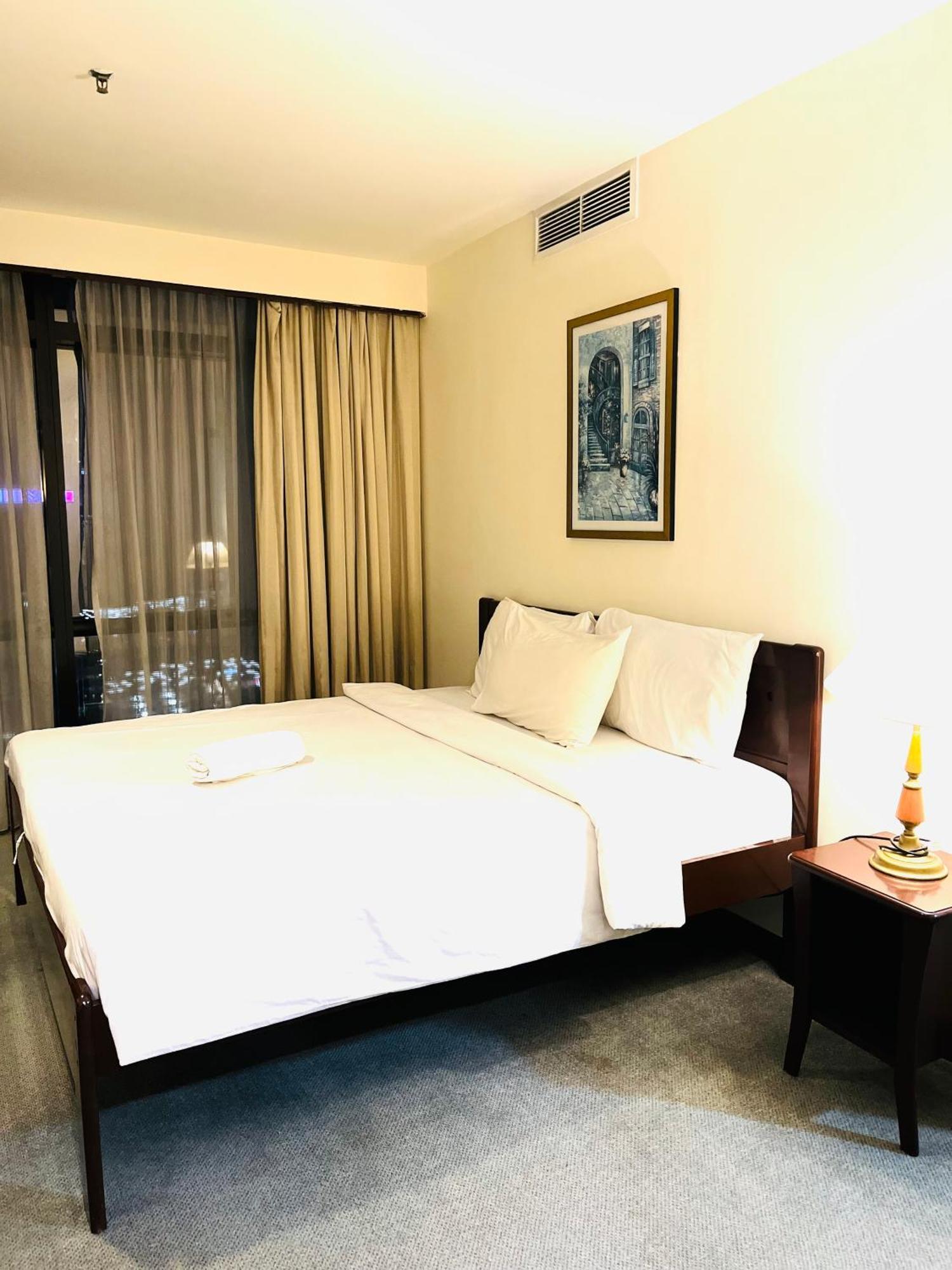 Raintree Millennium At Times Square Kl